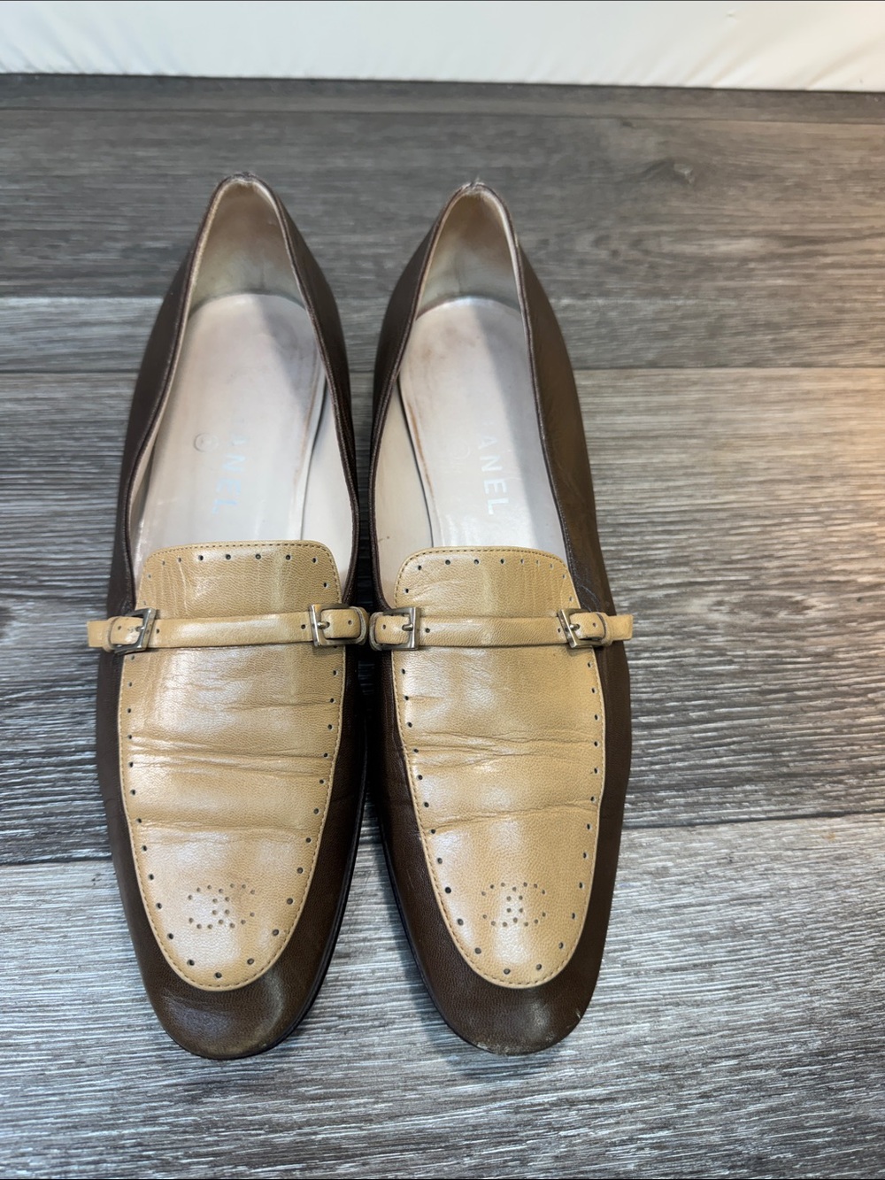 CHANEL Two-Tone Brown and Cream Leather Slip-On Loafers woman’s SZ 40 (h216)